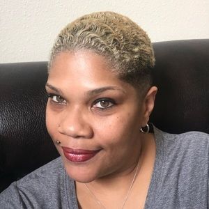 Meet your Posher, Donyelle